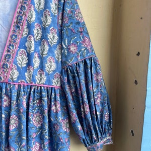 mix color floral printed cotton long maxi dress, traditional casual wear long maxi dress, v neckline boho maxi dress zdjęcie 4