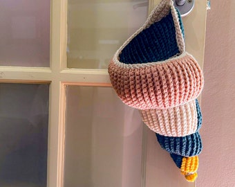 Grand coquillage fait main au crochet avec crochet de suspension | Multicolore, jaune, vert sauge, crème et rose poudré. Décoration d'intérieur, porte-plante suspendu