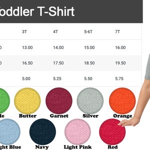 Op de afbeelding: Maattabel voor peuter T-shirts met afmetingen in inches voor breedte, lengte en mouwlengte. De tabel toont maten 2T, 3T, 4T, 5-6T en 7T. De tabel wordt weergegeven naast een foto van een kind dat een grijs T-shirt draagt.