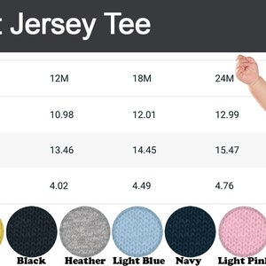 Op de afbeelding: Maattabel voor een baby-jersey-shirt in inches. De maten omvatten 6M, 12M, 18M en 24M. De metingen omvatten breedte, lengte en mouwlengte. De kleurstalen omvatten Royal, Wit, Appel, Boter, Zwart, Heather, Lichtblauw, Marine, Lichtroze en Rood.