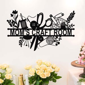 Letrero personalizado para sala de costura, Letrero decorativo de pared para taller de manualidades, Arte de pared metálico para costura, Letrero personalizado con nombre de costurera, Letrero para patchwork, Regalo para mamá y abuela