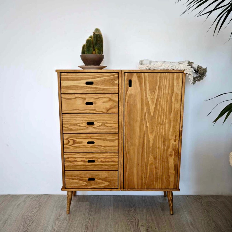 Sideboard, Kommode aus neuseeländischem Kiefernholz. Ref. 201 Bild 2