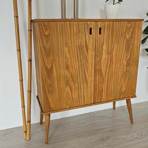 Large capacity chest of drawers in solid pine, with 2 doors and 2 shelves inside. 00327 zdjęcie 2