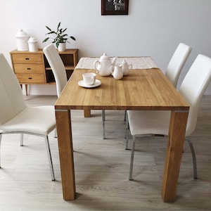 Tavolo in legno massello, per sala da pranzo o cucina / Ref. 00111 /Fatto a mano a Toledo da DValenti Furniture immagine 1