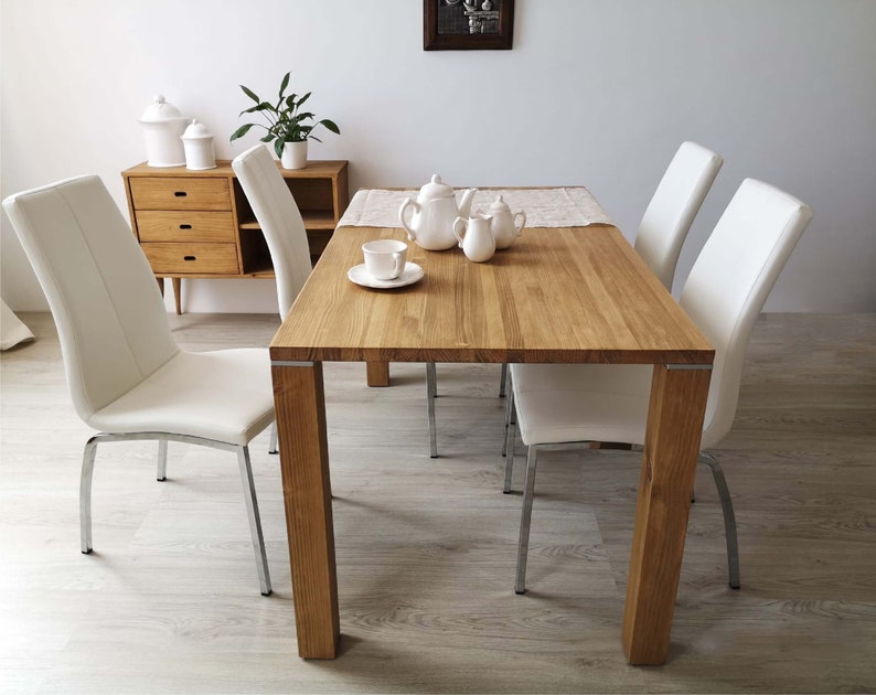 Tavolo in legno massello, per sala da pranzo o cucina / Ref. 00111 /Fatto a mano a Toledo da DValenti Furniture immagine 1
