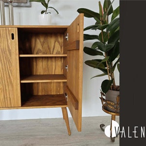 Large capacity chest of drawers in solid pine, with 2 doors and 2 shelves inside. 00327 zdjęcie 3