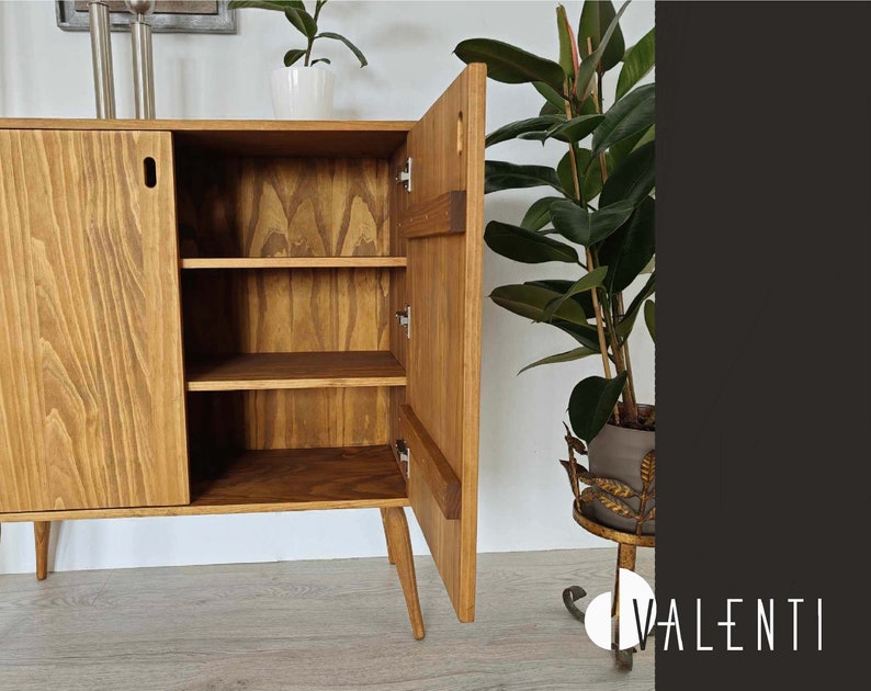 Large capacity chest of drawers in solid pine, with 2 doors and 2 shelves inside. 00327 zdjęcie 3