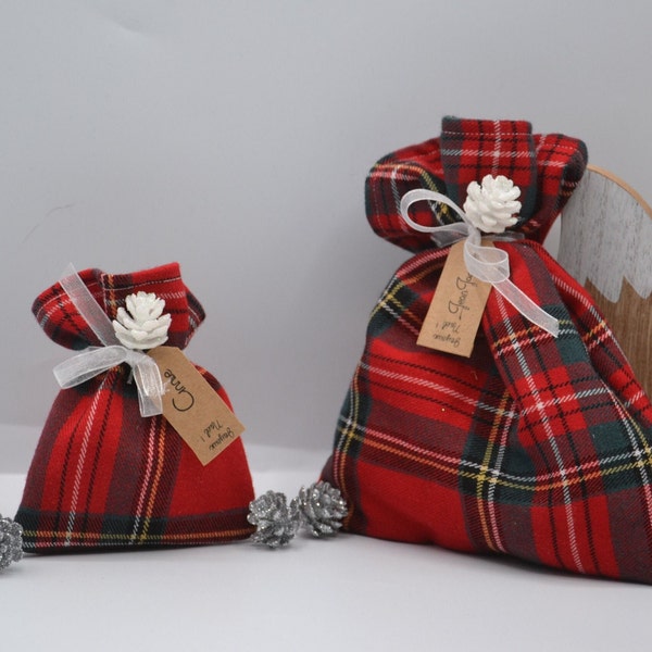 Pochon en tissu Tartan Ecossais pour décorer la table de Noël ou accrocher sur la sapin, avec étiquette personnalisée, pochette cadeau