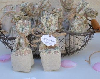 Ballotin with dragees, basket in linen and Liberty Felicite powder for baptism, wedding, communion. Burlap twine