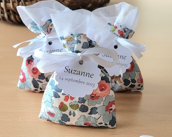 Personalized candy box in Liberty Betsy porcelain fabric, for baptism, communion, wedding. Refined gift to offer to your guests