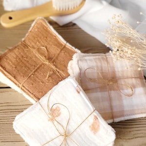 Extra soft washable bamboo wipes for delicate baby care or makeup removal. Trendy beige brown colors and teddy bear pattern