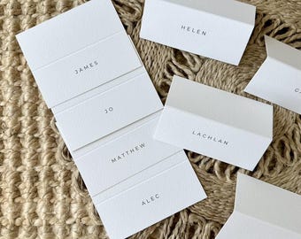 Segnaposto personalizzati moderni in cartoncino bianco piegato, Segnaposto classici per matrimoni piegati, Segnaposto semplici piegati, Segnaposto per eventi, Nome tavolo
