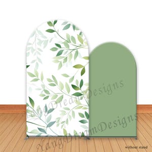 Peut inclure: Deux panneaux de fond arqués. Un panneau présente un fond blanc avec des motifs de feuilles et de vignes vertes. L'autre panneau est vert uni. Les mots "Yang Dream Designs" sont imprimés sur les panneaux. Les mots "sans support" sont imprimés en bas.