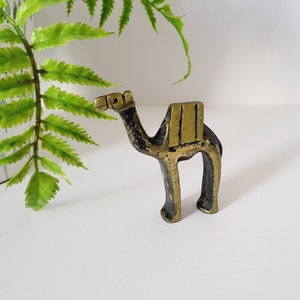 Schrulliges kleines dekoratives Messingkamel Figur - Höhe - 8 cm