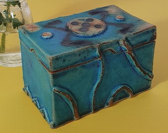 Attractive Mid Century Ceramic Studio Pottery Box - Bright Teal Initial E.C