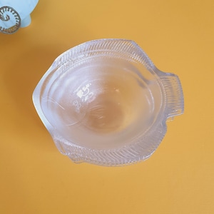 Set of Four Pressed Glass Fish Plaice / Flounder Design Bowls - 1950&#39;s / 60&#39;s