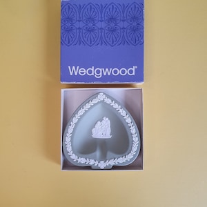 Spade Shaped Green and White Ceramic Jasperware Wedgwood Pin / Trinket / Candy Dish