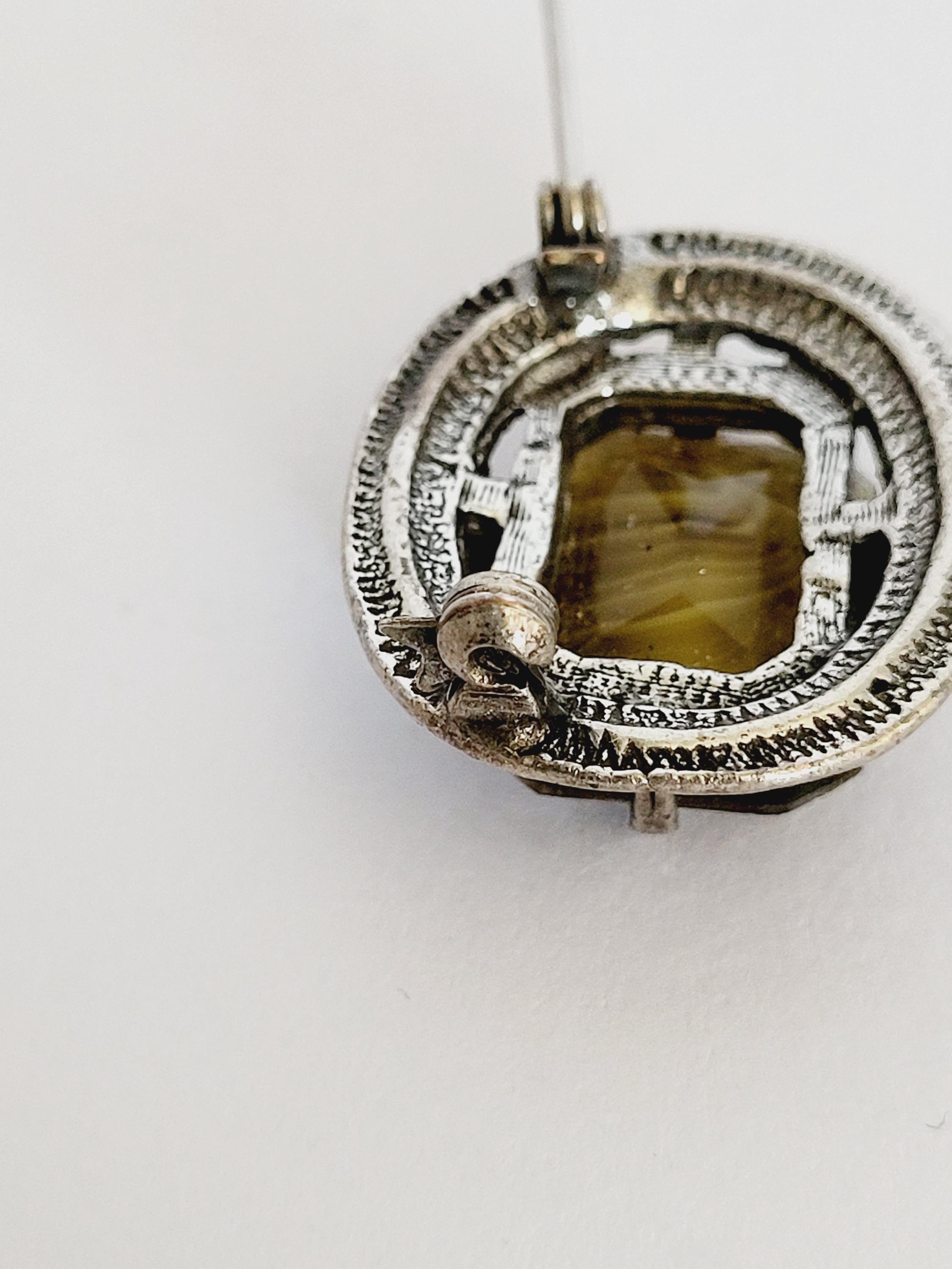 Broche Ancienne En Argent Massif Avec Pierre Verte — Motifs Celtiques, Occasion Très Bon état