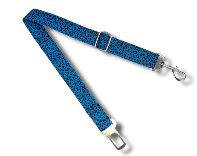 Dog seatbelt - blue Leopard print