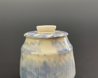 Kleine pot met deksel