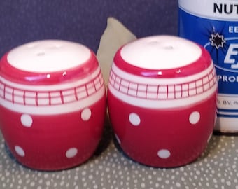 Pepper & Salt Shakers