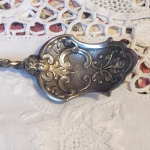 Cuillère à sucre ancienne (historicisme)