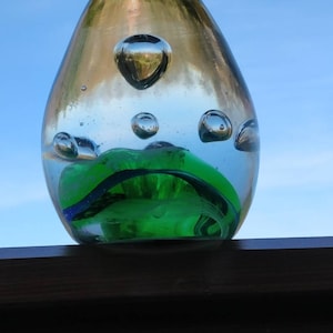 Egg-shaped paperweight in fresh colors from the Bodenmaiser glassworks
