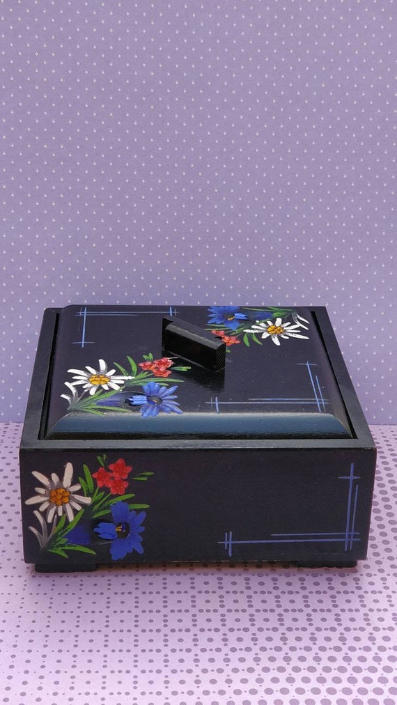 Hand-painted super beautiful jewelry box - image 1