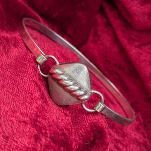 Stylish sterling silver bangle from the 70s