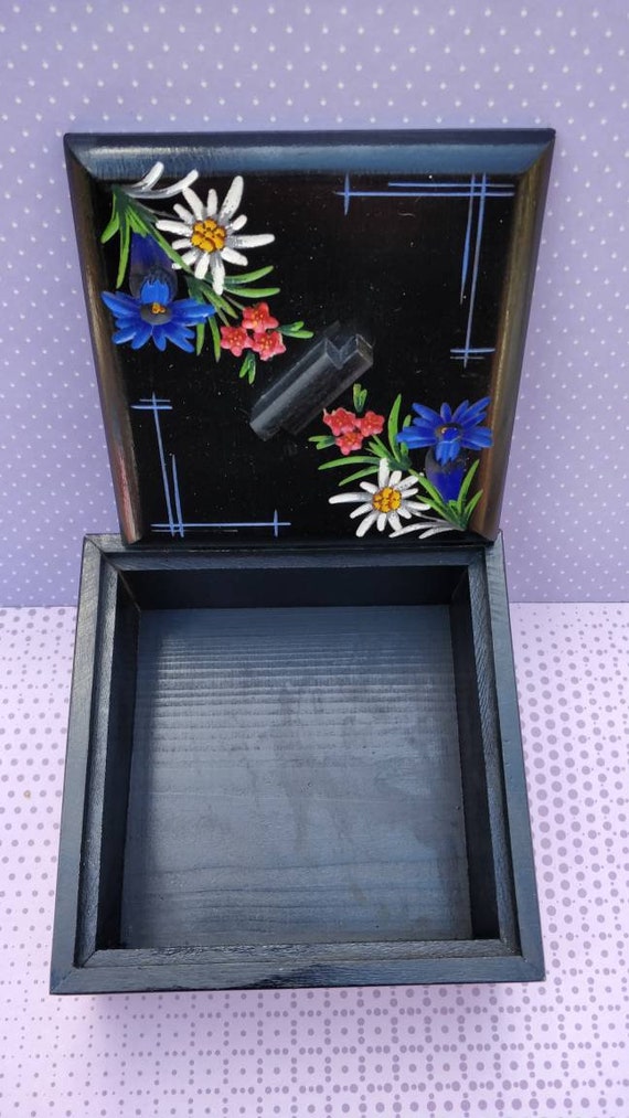 Hand-painted super beautiful jewelry box - image 6