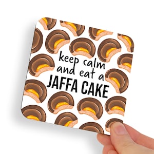 Nostalgischer Jaffa Cake Britischer Keksuntersetzer. Aquarell handbemalt gedruckt. Britisches englisches Teegeschenk. Helle bunte Lebensmittelillustration.