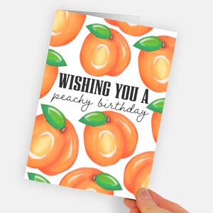 Cartão de semente de pêssego plantável. Cartão de felicitação de novidade com trocadilho de frutas silvestres. Cartão de felicitação impresso pintado à mão em aquarela de pêssego.