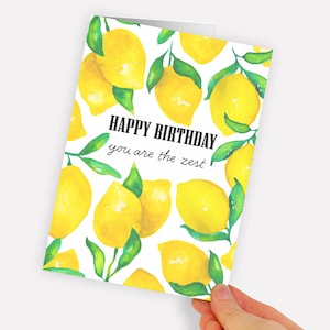 Tarjeta de cumpleaños con semillas plantables. Tarjeta de felicitación de feliz cumpleaños con flores silvestres. Tarjeta de felicitación novedosa pintada a mano con estampado de acuarela y limón.