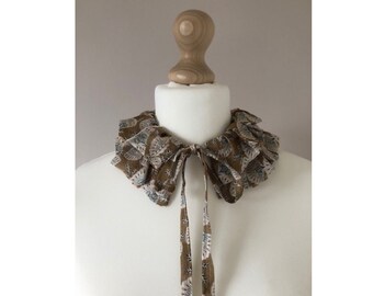 Col amovible femme frou frou en mousseline beige foncé Kely