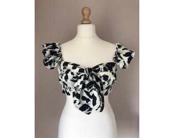 Top débardeur brassière manches volantes femme, imprimé batik écru et noir Maria