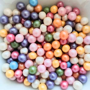 Regenbogen Perlen-Streuseln: Vegane Kuchen- & Cupcake Dekoration (6 mm, 50gr-Beutel)