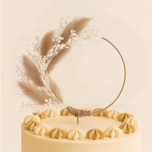 Dried Flower Cake Topper: Natural Floral Cake Decoration