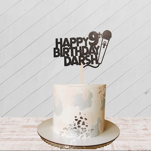 Topper de pastel de micrófono personalizado con cualquier nombre y edad, decoración de pastel de cantante y karaoke, topper de pastel de micrófono, tema de fiesta de música y cantante