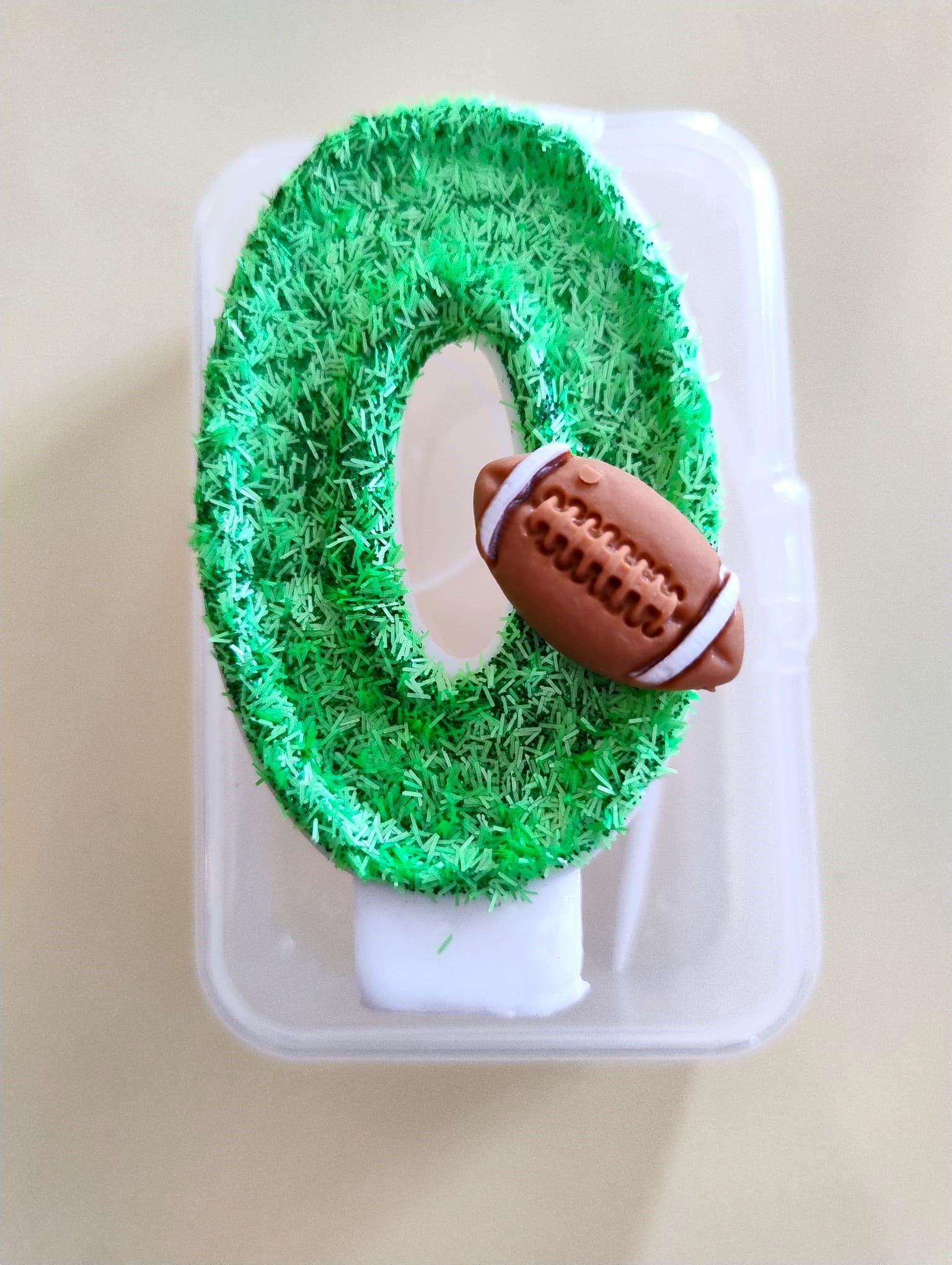 Candela per torta di compleanno a tema rugby: decorazione sportiva - Italia