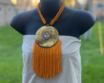 Collar tuareg de latón con cuentas y círculos