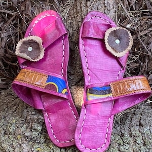 TRADITIONAL Women’s Size 6/7 Malian  Fuchsia Sandals