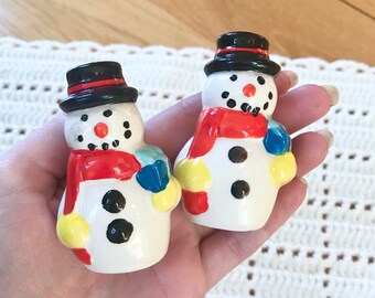 Adorable RARE Ceramic Vintage Snowmen / Snowman Salt and Pepper Shakers