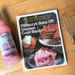Fun Vintage Dessert Cook Book "Pillsbury's Bake Off Dessert Cook Book"