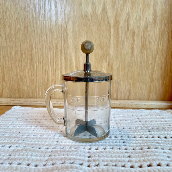 Vintage 1940's Nut Vegetable Onion Glass Chopper with 1 Cup Catch Jar Stainless Steel Blade Hazel Atlas Metal Cover featuring a Green Handle