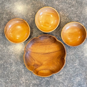 Amazing Vintage Wooden Bowl Set