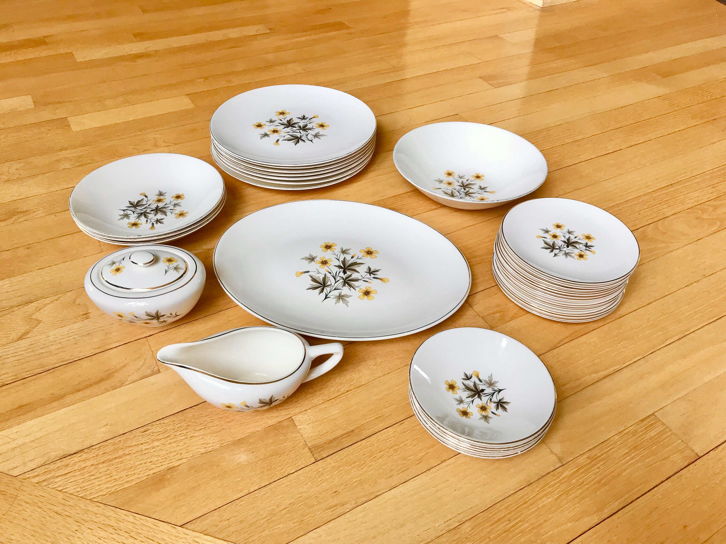 Beautiful Vintage 1950s / 50s Dish Set by Knowles Sun Light