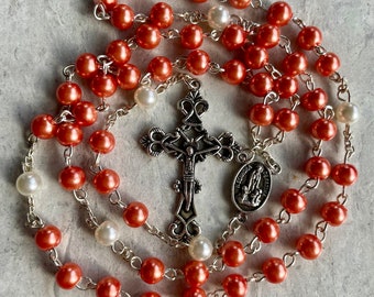 Handgefertigte katholische Gebet Orange und Weiß Rosenkranz mit Silber Kruzifix. Herbstrosenkranz, Herbstrosenkranz, Orangenrosenkranz,