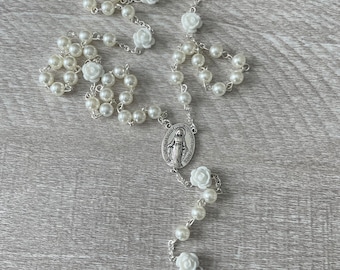 Catholic Prayer Rosary. White faux pearls with roses, silver crucifix and Virgin Mary medallion. Floral Rosary, garden, bridal, communion,