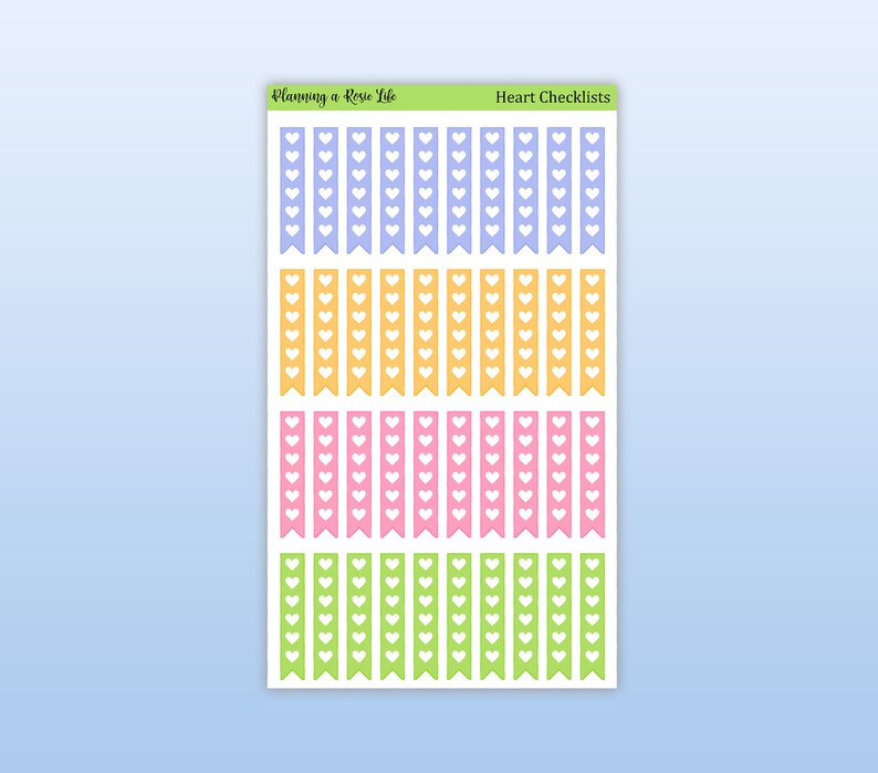 Puede incluir: Una hoja de listas de verificaci&oacute;n de coraz&oacute;n coloridas. Las listas de verificaci&oacute;n est&aacute;n en filas verticales de azul, amarillo, rosa y verde, cada una con iconos de coraz&oacute;n blancos. El texto "Planning a Rosie Life" y "Heart Checklists" est&aacute; en la parte superior.