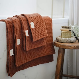 Waffle Linen Bath towels / Stonewashed Bath Towels in various sizes and colors / Highly absorbent and hypoallergenic European flax towels